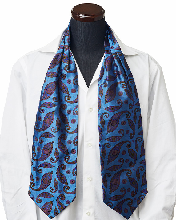 アスコットタイの巻き方1