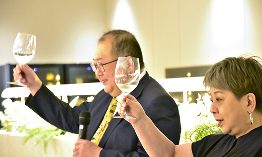清水さんと奥様の雅恵さん