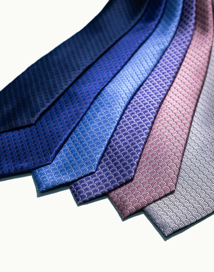 青海波模様の無地ネクタイ
